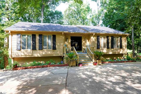 422 Camelot Drive