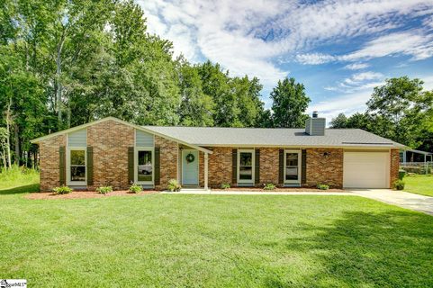 5 Oak Hollow Court