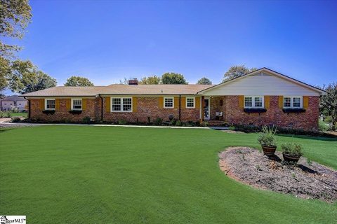33 Rollingreen Road