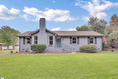 215 Arrowhead Circle