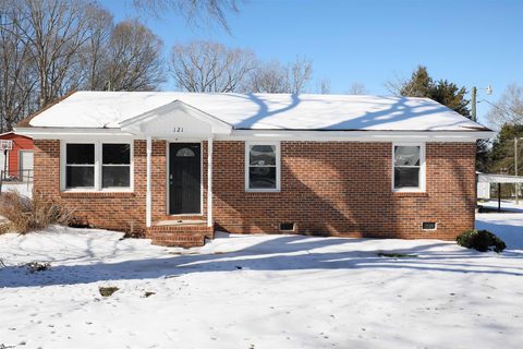121 Friendly Street sold home in Friendship Heights, Fountain Inn, SC