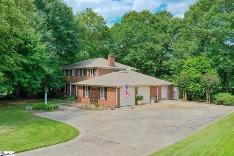 407 Inverness Way