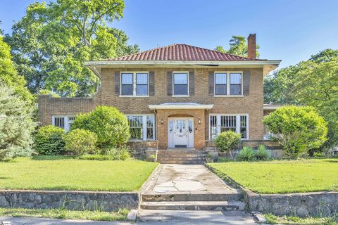 200 W Earle Street
