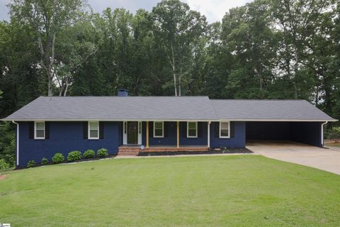 6 Balmoral Court