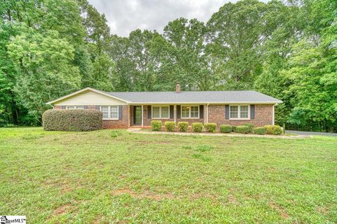 123 Pinewood Drive
