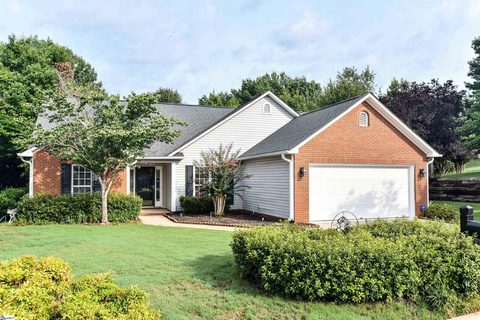 104 Meadowlands Way