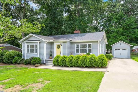 200 Cardinal Drive sold home in Pine Brook, Taylors, SC