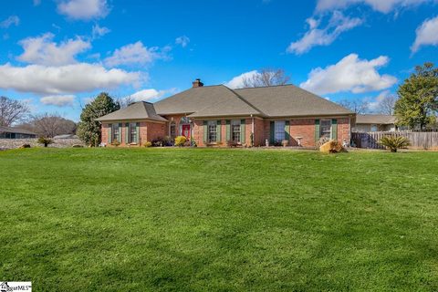 121 Twin Lakes Drive