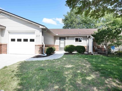 207 Lakeside Circle