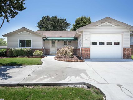 221 Lakeside Circle