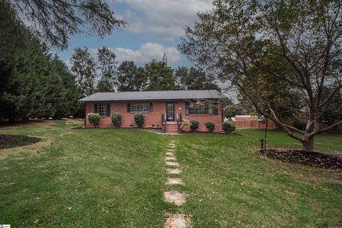 301 Oakfield Avenue sold home in A G Wyatt Estate, Easley, SC