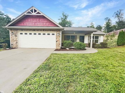 64 Thunderbird Drive sold home in Hawk Pointe, Travelers Rest, SC