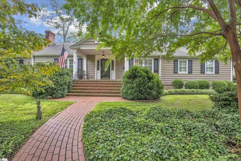 8 Woodland Way