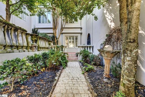 207 Castellan Drive