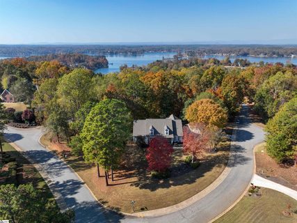 201 Winding Oaks Drive sold home in Waterford Pointe, Seneca, SC