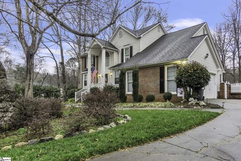 6 Squirrel Hill Court