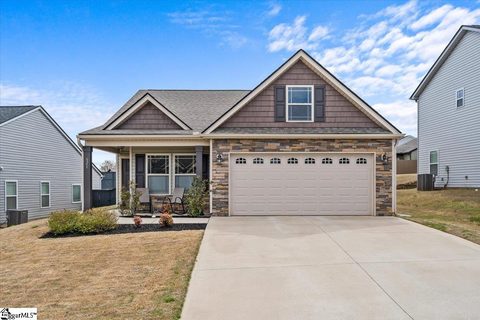 621 Parkway Village Road sold home in North Village, Boiling Springs, SC