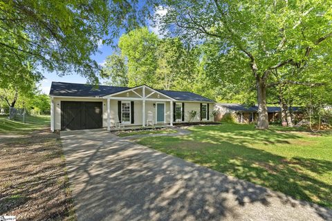 4 Oak Hollow Court