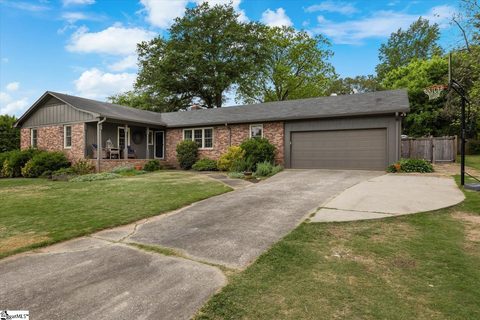 8 Sandown Lane