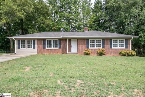 207 Forest Drive sold home in Forest Acres, Easley, SC