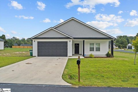 211 Essex Drive sold home in Hampton Woods, Clinton, SC