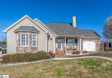 10 Montvale Drive