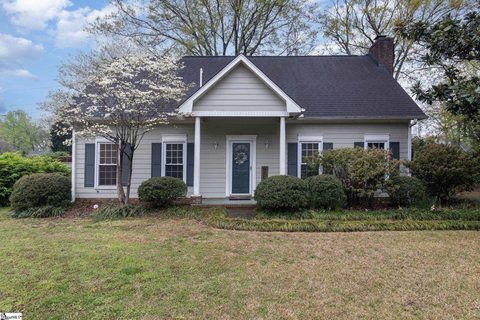 102 Crowndale Drive sold home in Gray Fox Run, Taylors, SC
