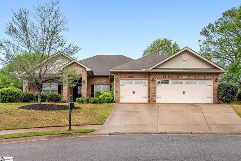 611 Hedgeapple Lane