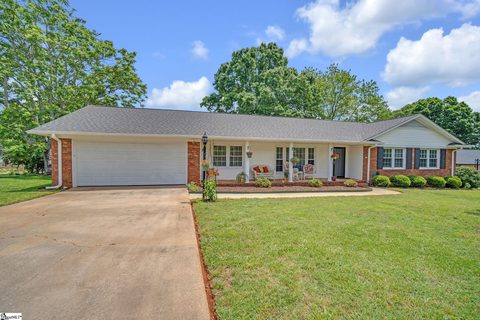 215 Edgewood Drive sold home in Knollwood Heights, Mauldin, SC