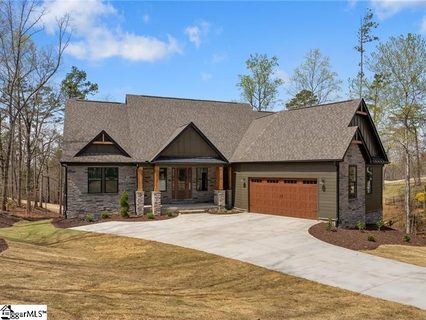 2610 Dog Leg Lane active home in Cross Creek Plantation, Seneca, SC