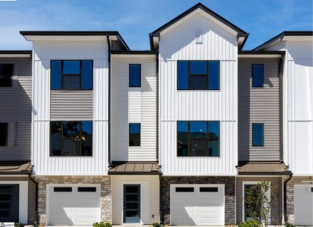 7 Pikewood Lane active townhome in Holly View, Greenville, SC
