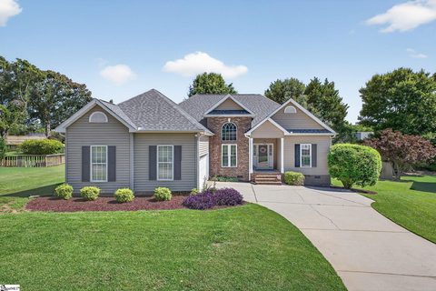 10 Parkcrest Court sold home in Lennox Lake, Simpsonville, SC