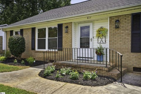 211 Saint Matthews Street sold home in Wadsworth Hills, Spartanburg, SC