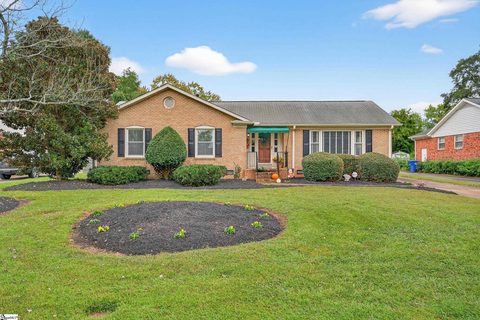 208 Saint Matthews Lane sold home in Wadsworth Hills, Spartanburg, SC