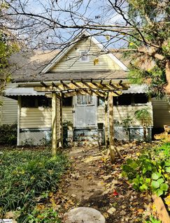 13 Montgomery Street