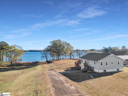 101 Windy Pt S pending home in Windy Point, Townville, SC