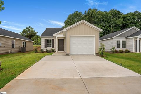131 Cloverfield Lane active home in Evergreen, Spartanburg, SC