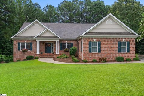 Homes in Waterford, Seneca