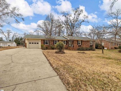 110 Ridgeway Road active home in Shoreswood, Spartanburg, SC