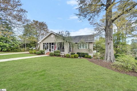 203 S Adair Street sold home in College View, Clinton, SC