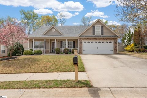 863 Vandenburg Drive active home in Glen Lake, Boiling Springs, SC