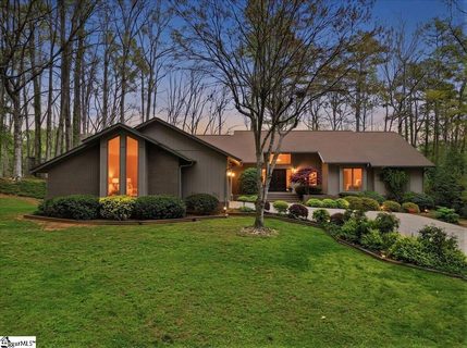 240 Stonehaven Way active home in Lake Hartwell, Seneca, SC