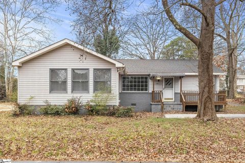 119 Sutton Drive active home in Buena Vista, Taylors, SC