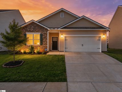 16 Oak Edge Lane active home in Brookside Farms, Greer, SC