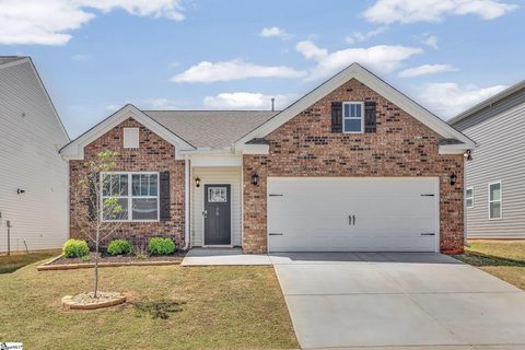 76 Oak Edge Lane active home in Brookside Farms, Greer, SC
