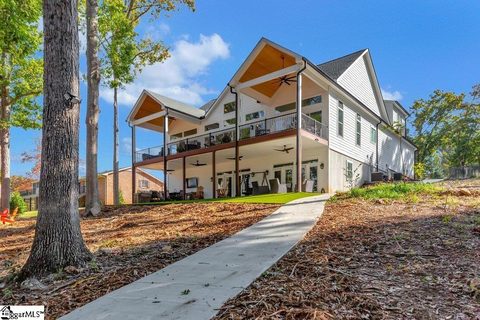 401 Broadwater Circle active home in Lake Hartwell, Anderson, SC