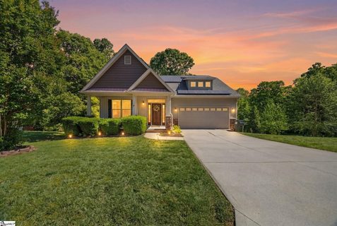 15 Kinlock Lane sold home in Glastonbury Village, Travelers Rest, SC