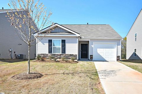 143 Boxbury Way active home in Durbin Meadows, Fountain Inn, SC