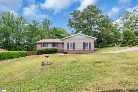 1100 Charter Oak Drive sold home in Peppertree, Taylors, SC
