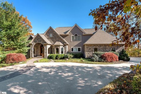 39 The Cliffs Parkway active home in The Cliffs At Glassy, Landrum, SC